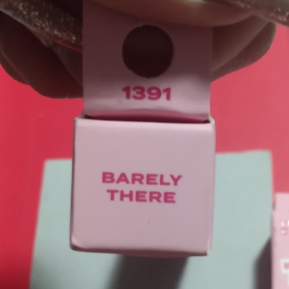 BNIB Hard Candy Insta Pout in shade "Barely There" - Picture 2 of 4